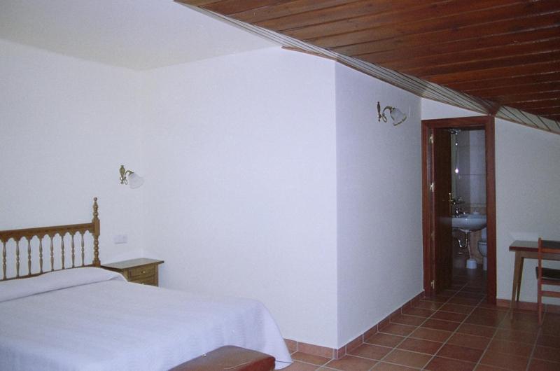 Hostal Fondevila Bohi Bagian luar foto