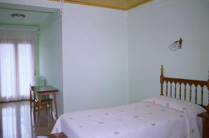 Hostal Fondevila Bohi Bagian luar foto