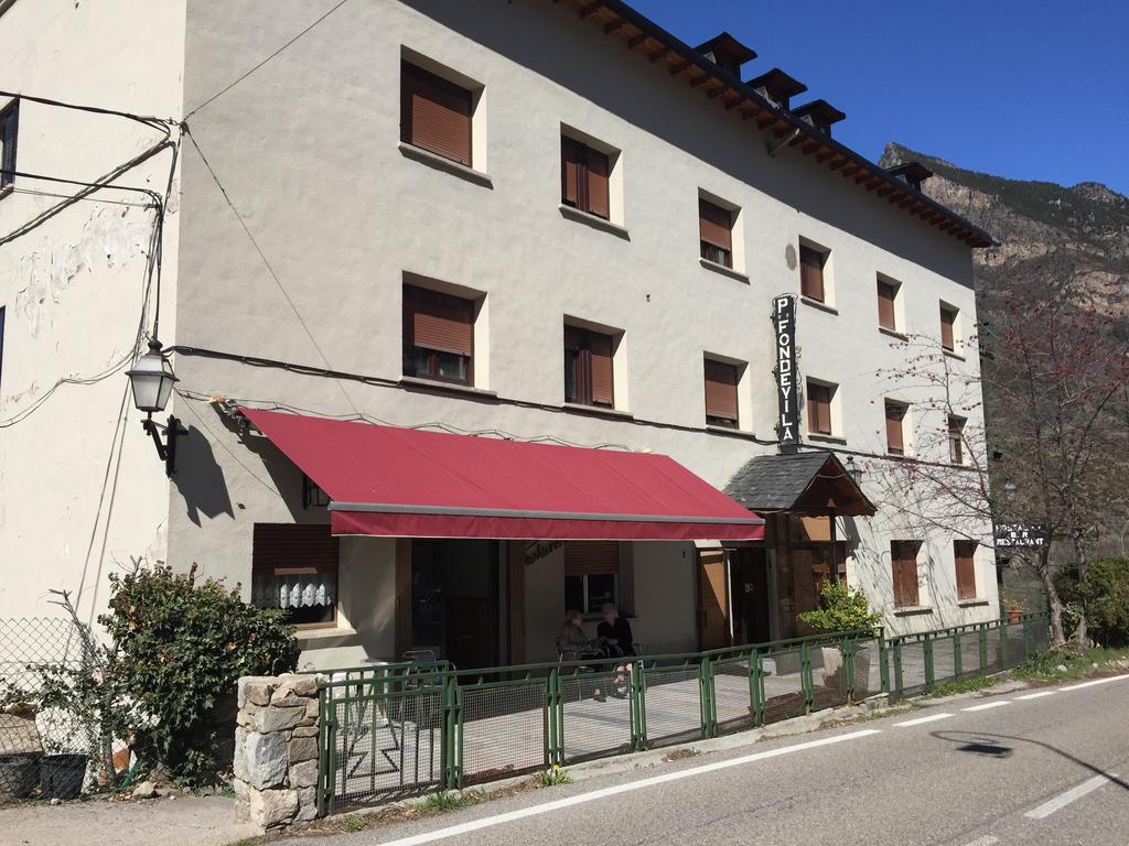 Hostal Fondevila Bohi Bagian luar foto