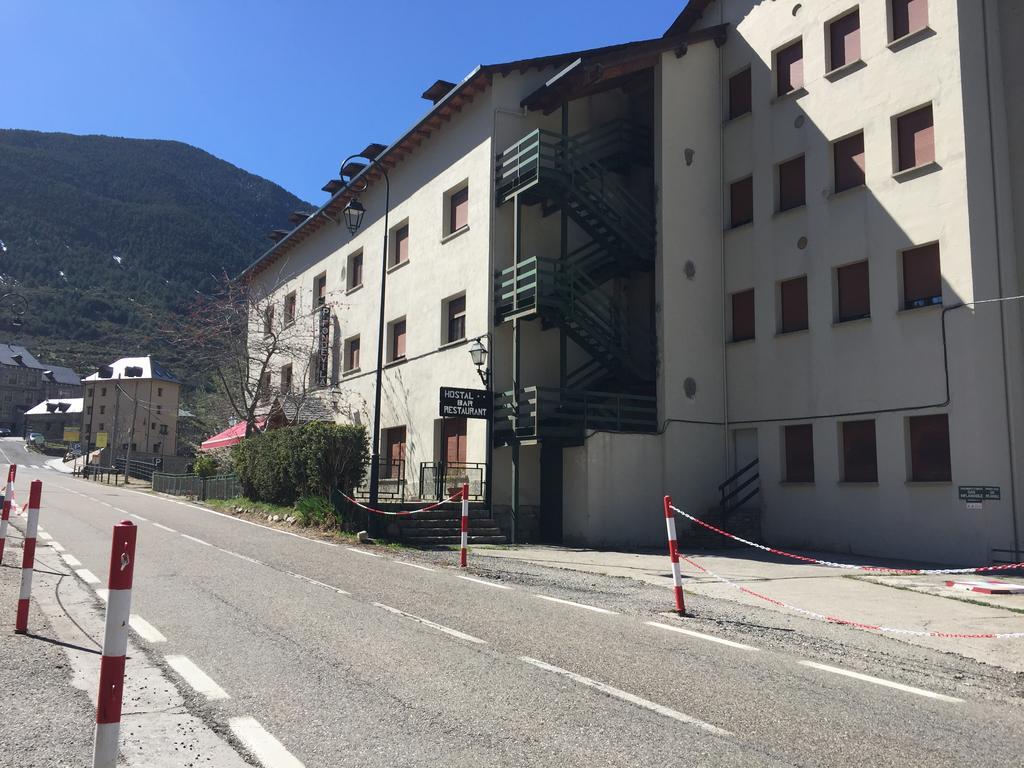 Hostal Fondevila Bohi Bagian luar foto